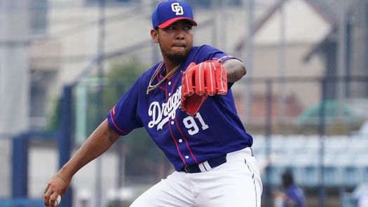 El derecho panameño Humberto Mejía hizo su primera presentación como lanzador este sábado en Japón. Actuó en la Triple A de ese país preparándose para su debut en la pelota grande nipona. Foto: Cortesía/Dragons