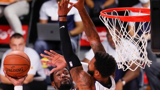 114-99. Ayton y Booker mantienen invictos a los Suns