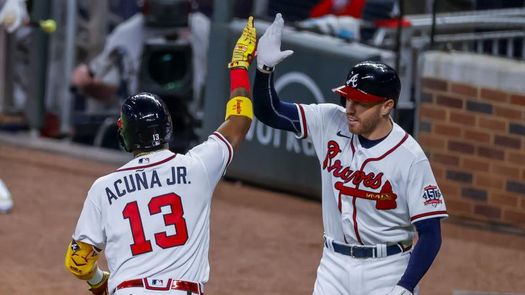 14-3. El dominicano Almonte conecta sencillo y cuadrangular en el triunfo de los Bravos