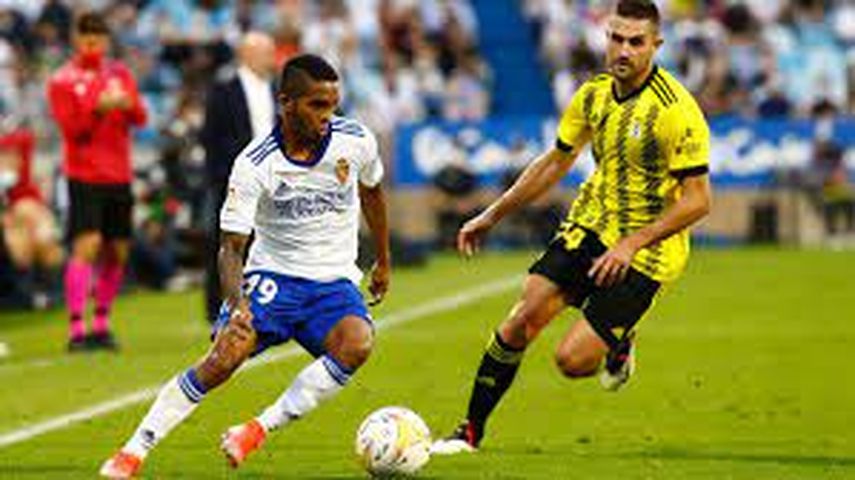 César Yanis y su situación con el Real Zaragoza.
