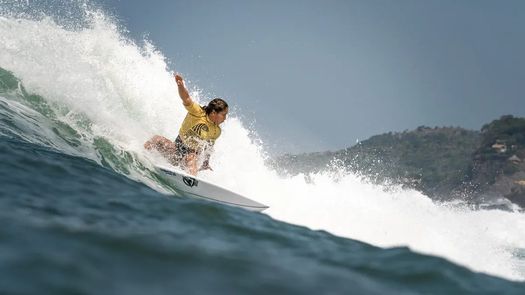 Surf: Samanta Alonso e Isauro Elizondo rumbo a competencia internacional
