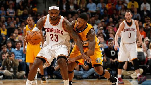 101-110. James aporta un doble-doble y los Cavaliers rompen su racha perdedora