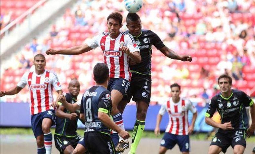 El Guadalajara sube los precios para partido ante el Querétaro de Ronaldinho