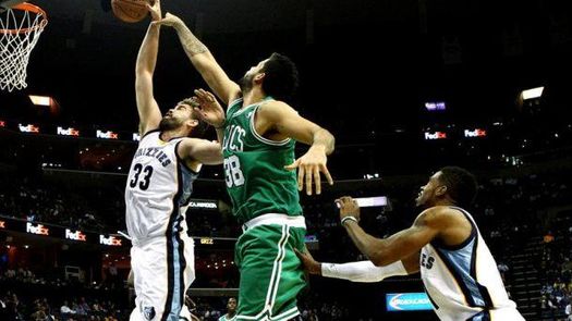 Faverani, de los Celtics, espera volver a la competición en 6 u 8 semanas