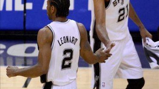 98-85. Leonard, con 24 puntos, ayudó al triunfo de los Spurs