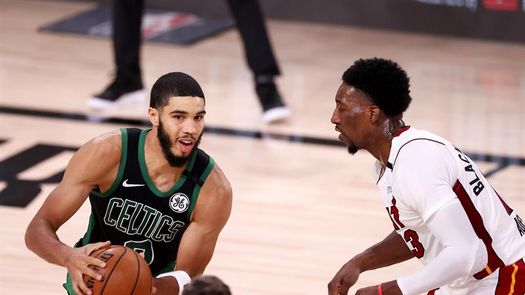 121-108. Tatum y Brown evitan la eliminación de los Celtics y fuerzan el sexto partido