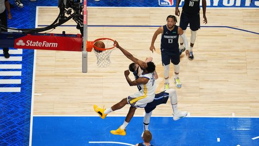 Andrew Wiggins anotó 27 puntos y 11 rebotes, el máximo de su carrera en Playoffs, en la victoria de los Warriors 109 a 100 ante los Mavericks. Golden State toma ventaja de 3 a 0 en la serie.