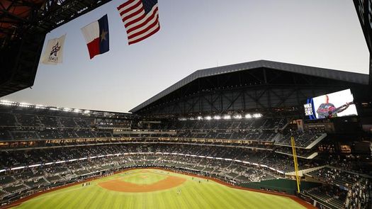 Los Vigilantes juegan ante 38.238 aficionados el partido inaugural en su campo