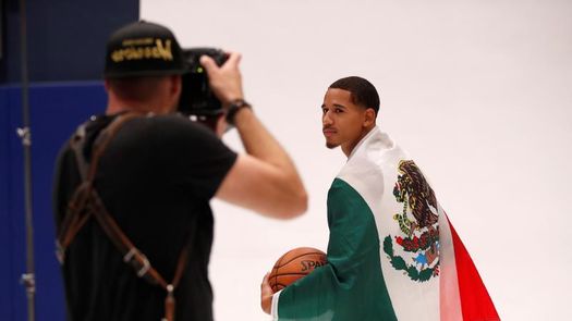 El mexicano Juan Toscano sufre una conmoción cerebral