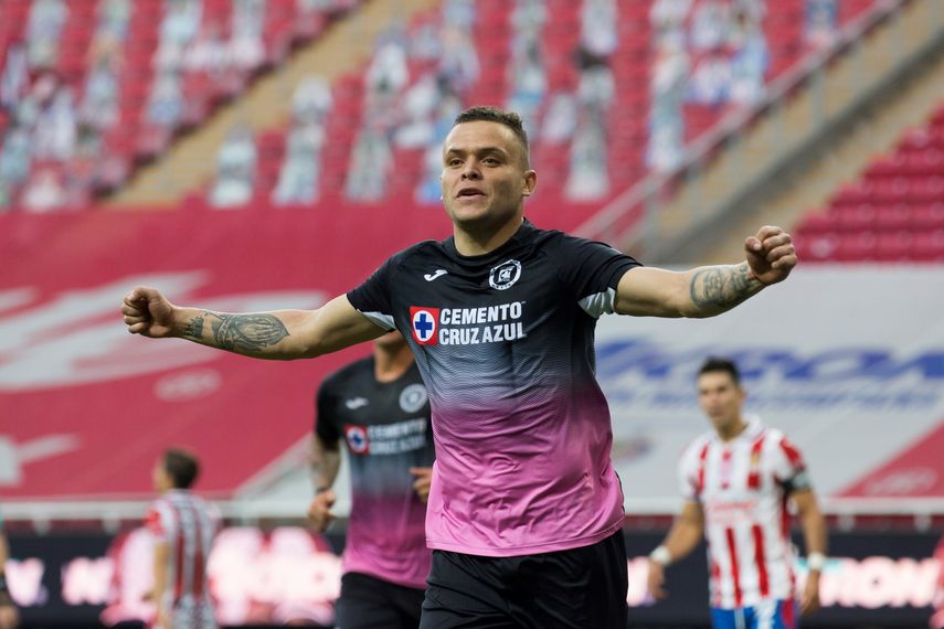 El uruguayo Rodríguez recupera el buen tino y lidera a los latinoamericanos