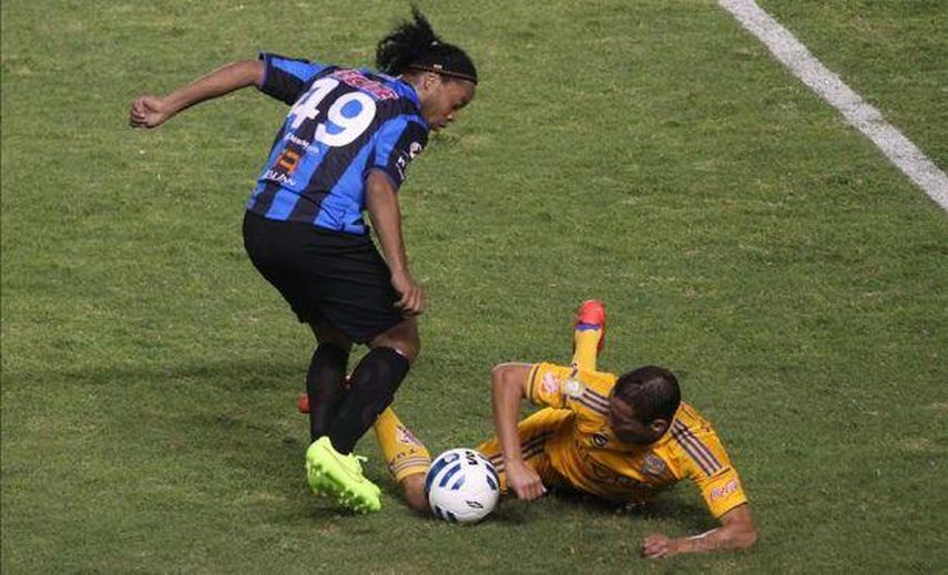 Las Chivas del Guadalajara reciben al Querétaro de Ronaldiho