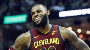 LeBron James firma por cuatro años con los Lakers de Los Ángeles