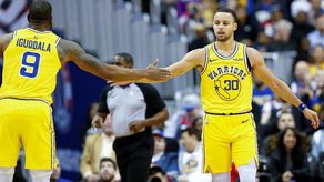 Warriors, mejor marca en el Oeste; Nets y Magic aseguran playoffs en el Este