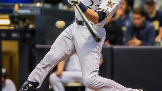 9-3. El guardabosques Yelich jonronea y castiga con triple a los Rojos