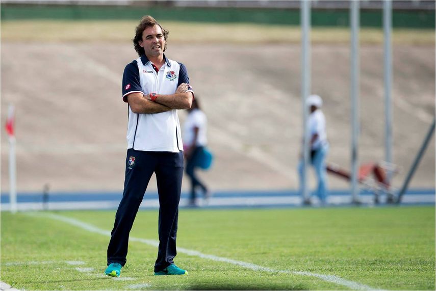 Juan Carlos Cubilla y Leonardo Pipino, ratificados en la Sub-17 y Sub-20, respectivamente