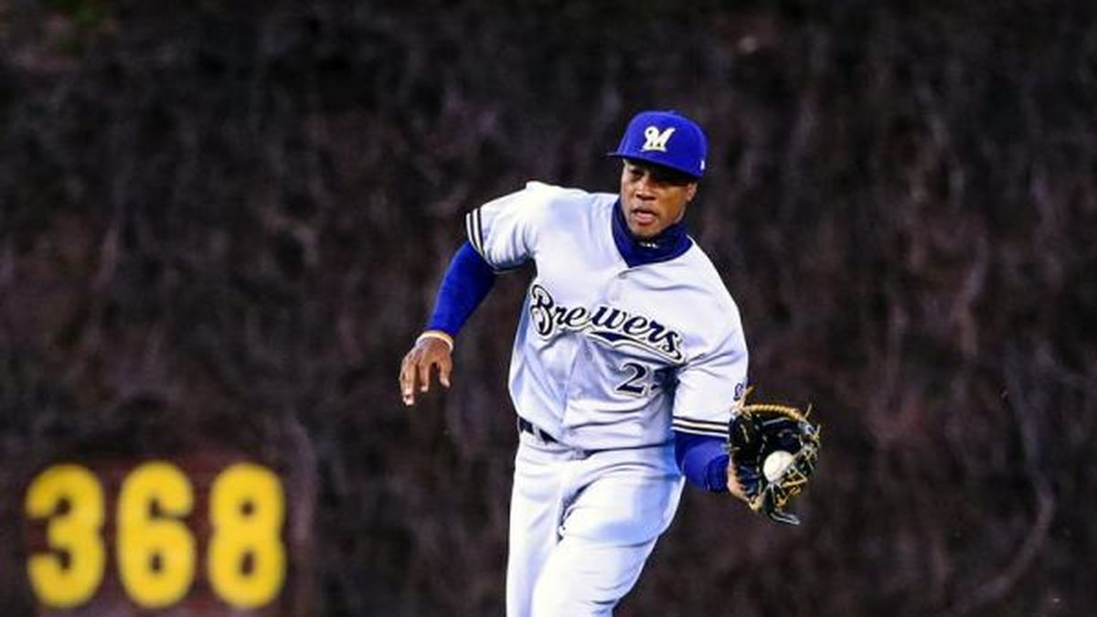 2-8. Broxton pega dos jonrones y los Cerveceros siguen dominando a los Rojos