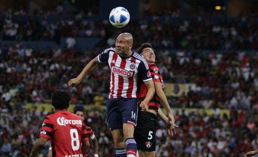 Jorge Enríquez, del Guadalajara, estará fuera de las canchas por tres meses