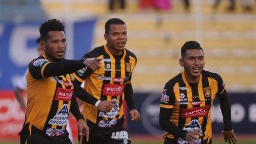 Rolando Blackburn sigue rompiendo las redes en Bolivia