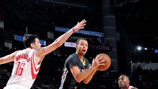 Los Warriors dan una lección a los Rockets