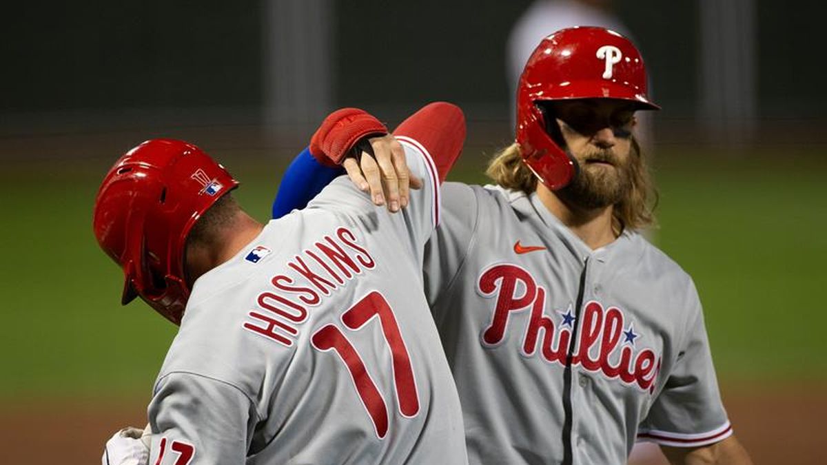 4-2. Harper y Hoskins pegan sendos jonrones contra los Padres