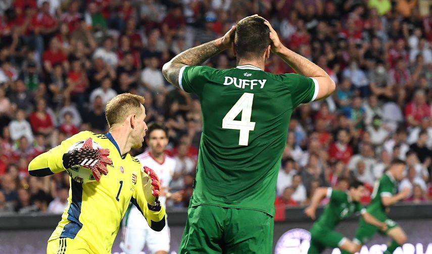 Irlanda critica que aficionados húngaros abucheasen su gesto antirracista