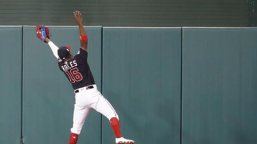 8-5. Robles logra atrapada clave que permite el triunfo de los Nacionales