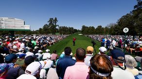 Tiger Woods finalizó la primera ronda del Masters con 71 golpes, 1 bajo par