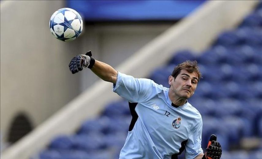 Casillas disparó la venta de camisetas del Oporto un 10 por ciento, según la prensa lusa
