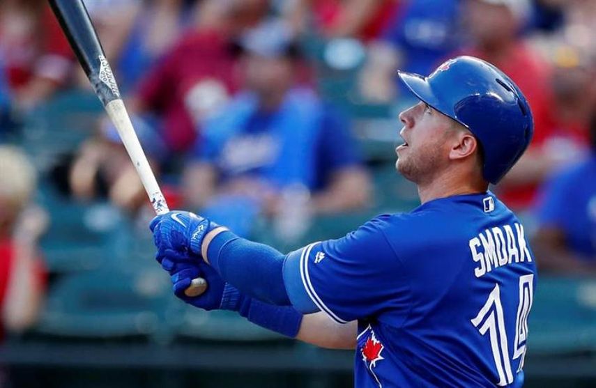 6-2. Smoak pega jonrón y los Azulejos siguen ganando en su casa
