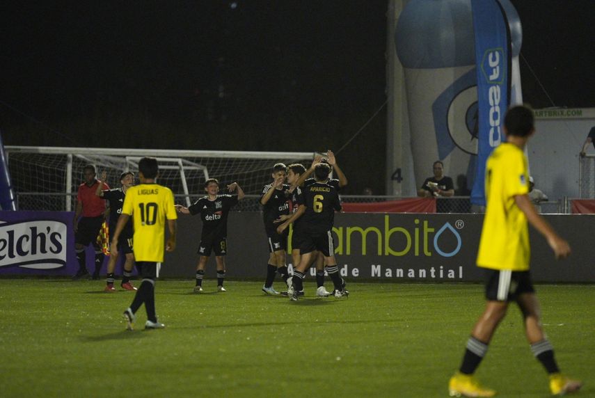 Velasco se viste de héroe para liderar la victoria de los Raiders