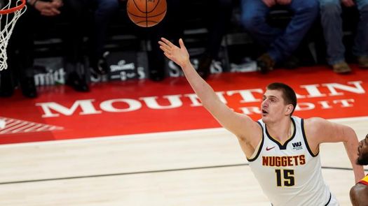 133-118. Jokic aporta un triple-doble en la victoria de los Nuggets