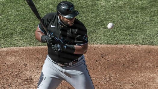 4-1. El venezolano Aguilar y Chishom jonronean contra los Cachorros