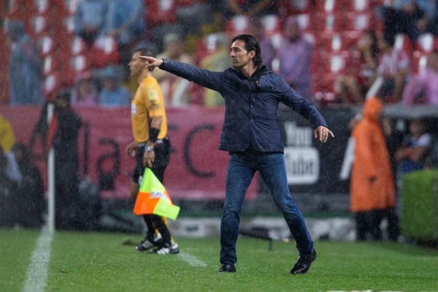 Perder el Clásico ante Chivas es un golpe duro, dice el técnico del Atlas