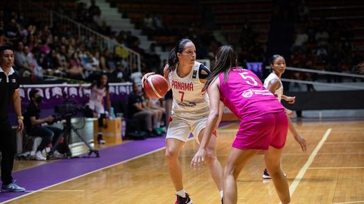 Panamá cae en su debut ante México