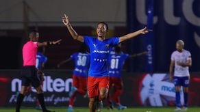 Plaza Amador goleó a Universitario y se planta en las semis