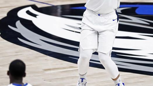 121-96. Porzingis y Doncic lideran a los Mavericks