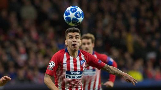 Saúl pone en ventaja al Atlético al descanso (1-0)