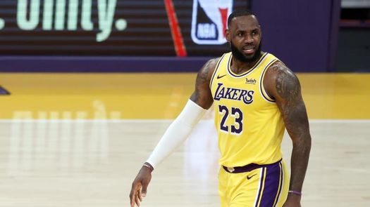 Jazz y Lakers no ceden en el Oeste; sorpresa en Filadelfia