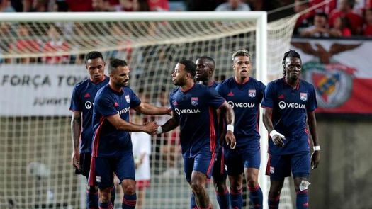 2-2. El Lyon salva un empate ante el Shakhtar y mantiene el liderato grupo