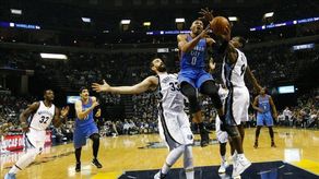 Warriors logran nueva marca; James corta racha perdedora de Cavaliers