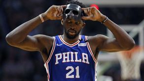 103-105. Embiid anota los tantos decisivos en el triunfo de los invictos Sixers ante Hawks