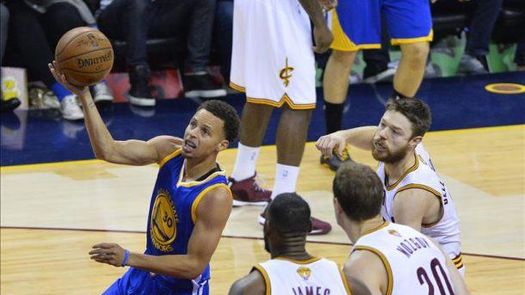 97-105. Curry e Iguodala proclaman a los Warriors nuevos /Reyes/ de la NBA