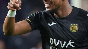 Michael Amir Murillo le marcó ayer al AZ Alkmaar en el triunfo 2-0 en cuartos de final.&nbsp;