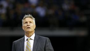 Brett Brown, entrenador de los Sixers, nuevo seleccionador de Australia
