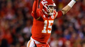 Patrick Mahomes, QB de los Chiefs fue protagonista en la serie divisional ante los Bills.