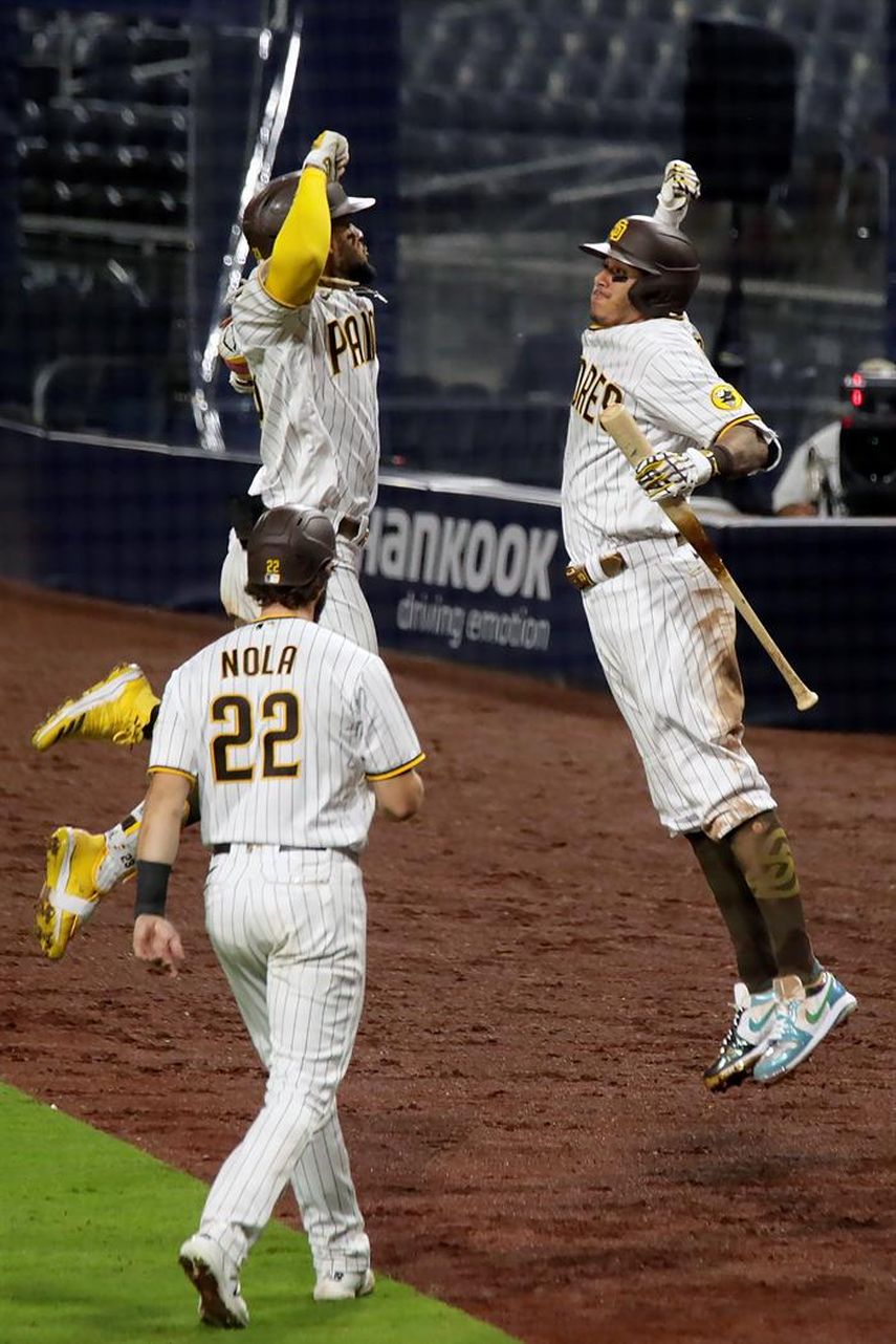 13-3. Nola jonronea y remolca seis carreras en la victoria de los Padres sobre los Cardenales