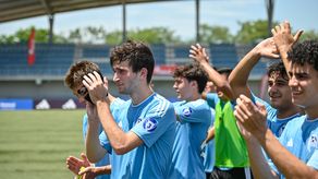 Dolphins del ISP vs Spartans del Colegio La Salle: Batalla por el grupo B