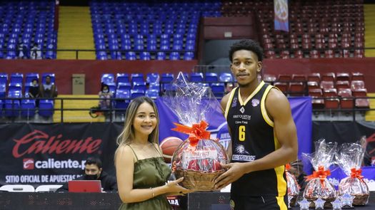 Los extranjeros sufrieron pero ganaron