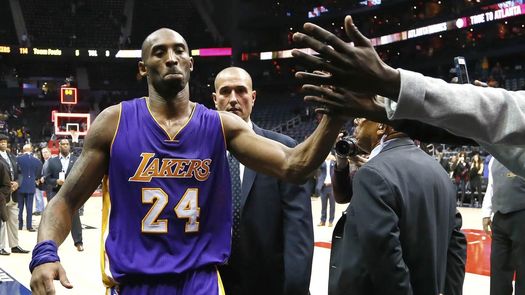 Bryant supera los 32.000 puntos y se acerca a la marca de Jordan