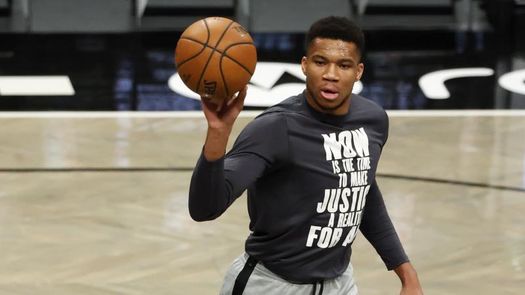 129-115. Antetokounmpo, con un doble-doble, pone a Bucks en el camino ganador